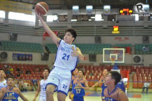 Benedict Andre Chua of SHS-Ateneo scores two of his 7 points. Photo by Ronex Tolin/Rappler
